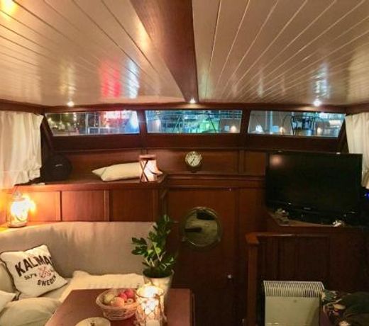 Motor yacht