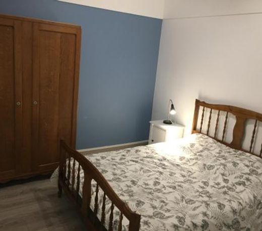 BedinReims "burgundy bottle" 110m2 Exceptional, 4 chambres doubles, 2 bain, free park & wifi, tout equipe