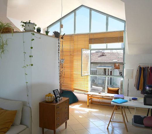 diraPo Nahlaot Roof-Level Studio Apartment