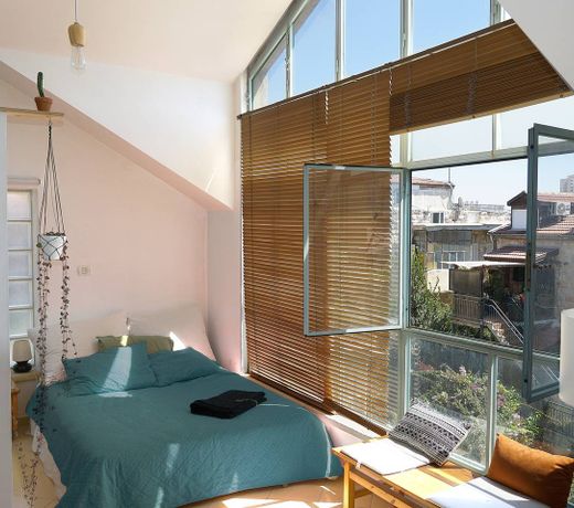 diraPo Nahlaot Roof-Level Studio Apartment