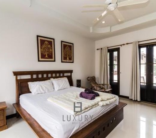 4 Bedroom Private Bali Style Villa HH1