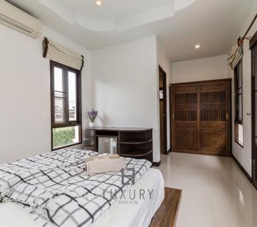 4 Bedroom Private Bali Style Villa HH1