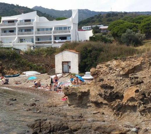 Carpe Diem Davant del mar Cap de Creus In the Beach