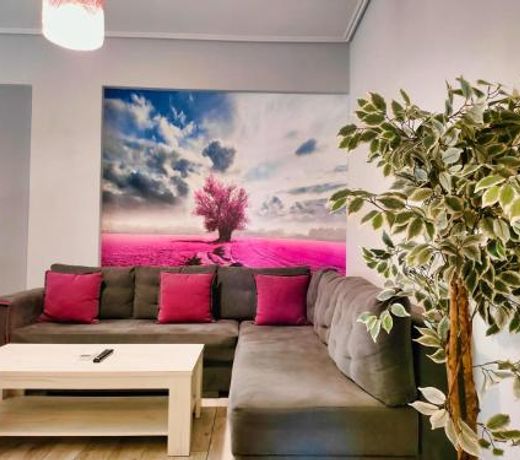 Luxury Lila House Under the Rocks