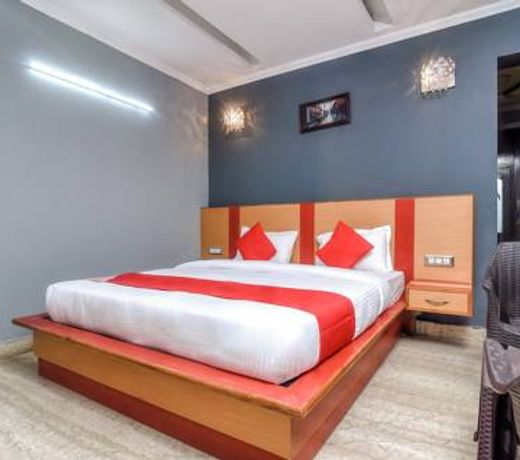 OYO 18254 Glorious Stayz