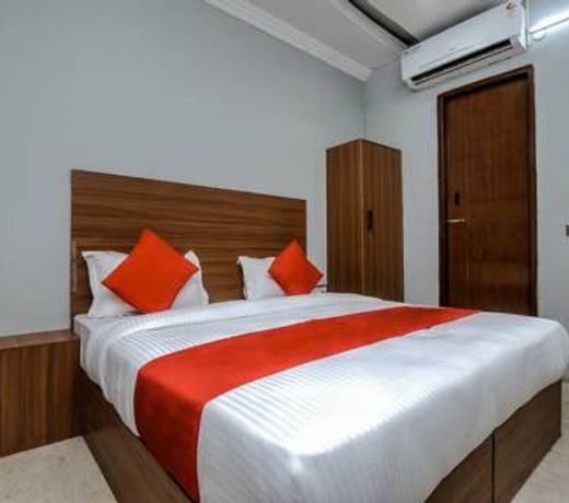 OYO 18254 Glorious Stayz