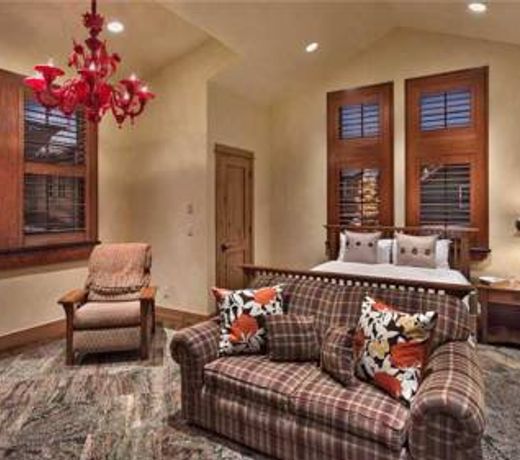 Rocking Chair Lodge: Large home with Indoor Climbing Wall(6 BR)!