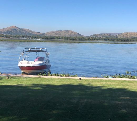 Tranquility Apartment in Hartbeespoort