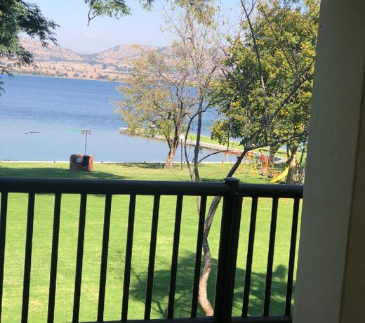 Tranquility Apartment in Hartbeespoort