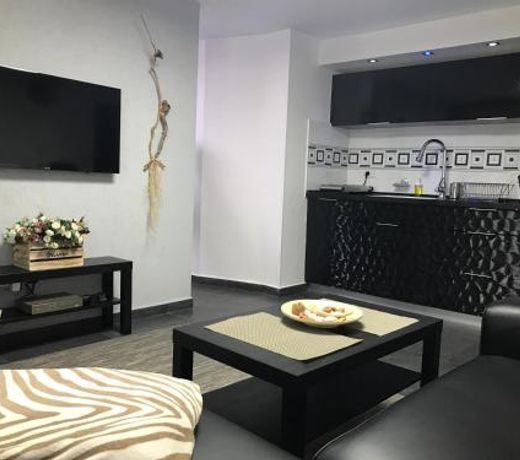 Cozy modern apartment near the sea in city center