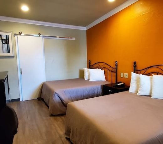 Le Blanc Inn & Suites