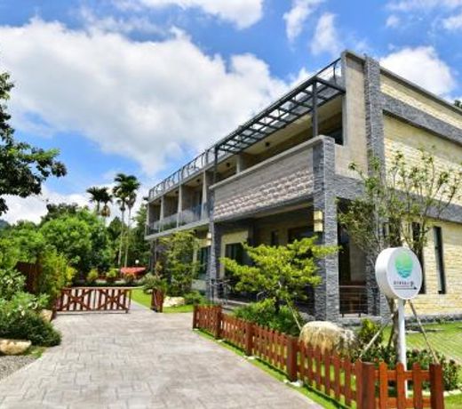 Hu An--The Lakeside House