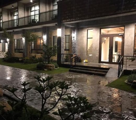 Hu An--The Lakeside House