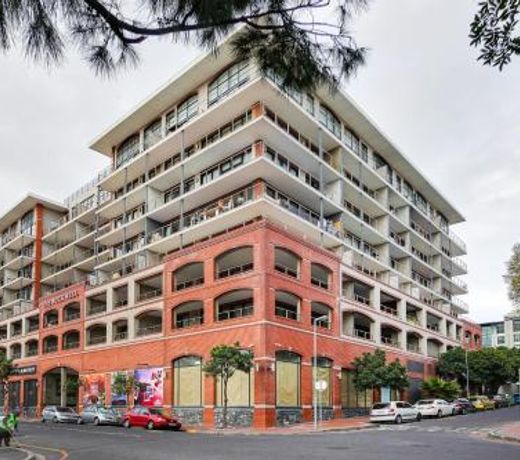 Authentic Cape Town Apartment near the Silo District