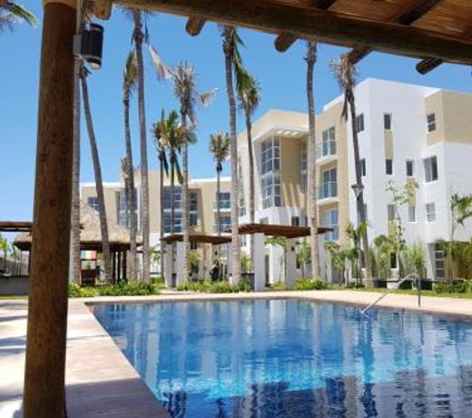Condominio con alberca en Zona Cerritos