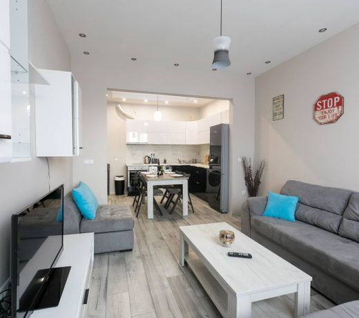 Modern Style Central Apartment
