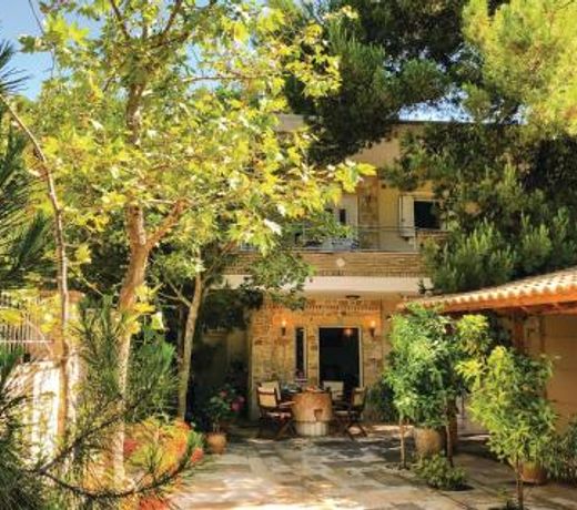 Beautiful home in Artemida with 2 Bedrooms and WiFi