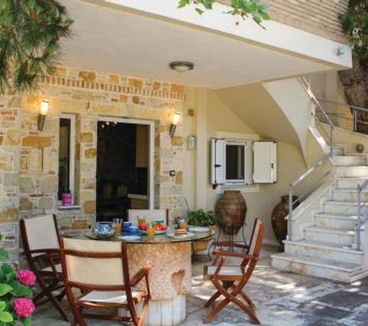 Beautiful home in Artemida with 2 Bedrooms and WiFi