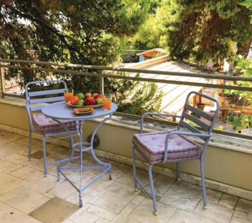 Beautiful home in Artemida with 2 Bedrooms and WiFi