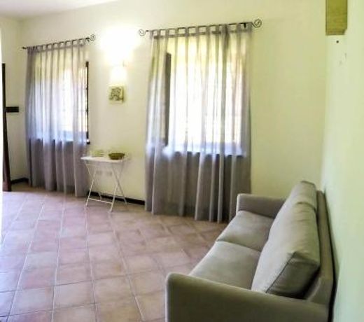 CASALE LA FATA -tipico toscano immerso nelle colline tra Lucca e Versilia, 6 appartamenti indipendenti