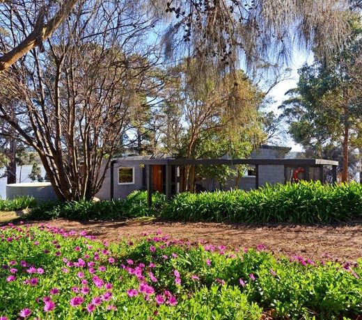 Taylors Bay Cottage
