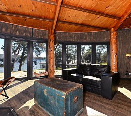 Taylors Bay Cottage