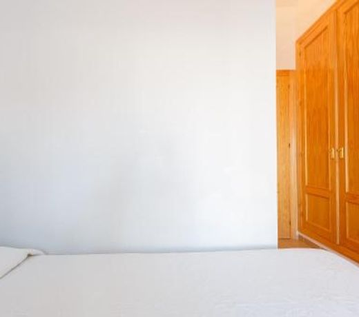Bonito apartamento en campo de golf con piscina