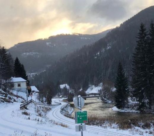Riverside Ski Apartment