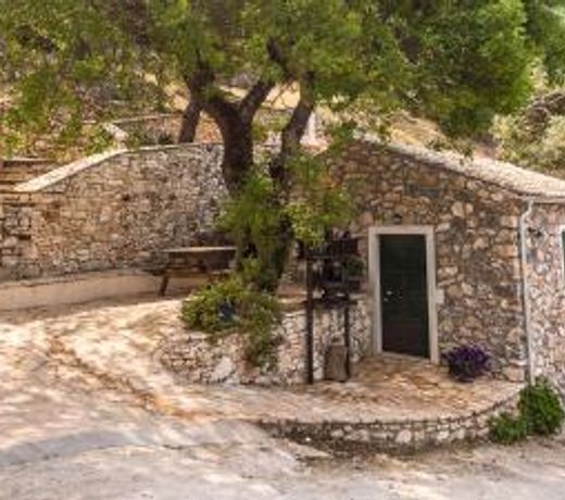 Castelli Olive Press