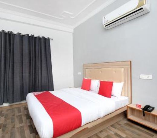 Vaccinated Staff- OYO 15143 Hotel Redstone