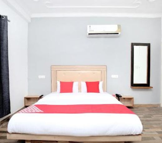 Vaccinated Staff- OYO 15143 Hotel Redstone