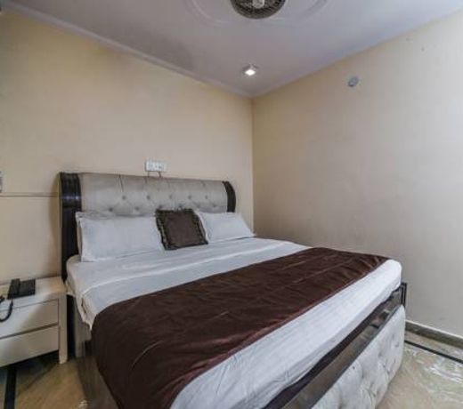 OYO 15763 Hotel The Grand