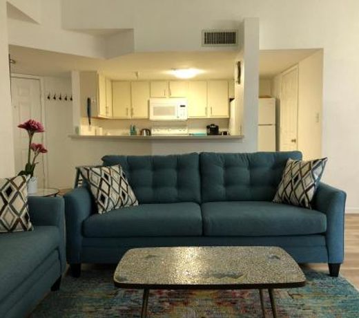 o BEAUTIFUL CONDO MINUTES FROM GORGEOUS CLEARWATER BEACHES o