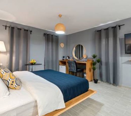 La Finca Luxury Suites Hotel