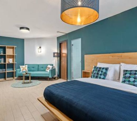 La Finca Luxury Suites Hotel