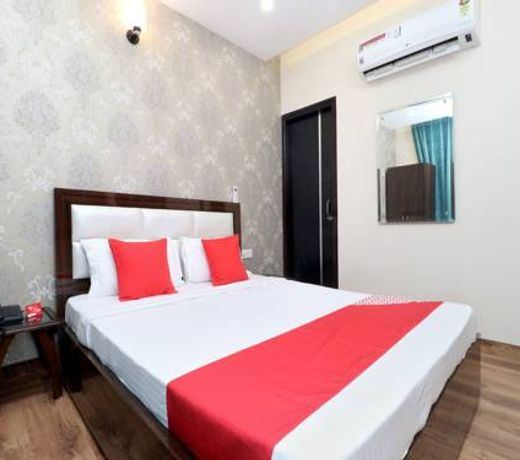 OYO 18476 Hotel Wisteria