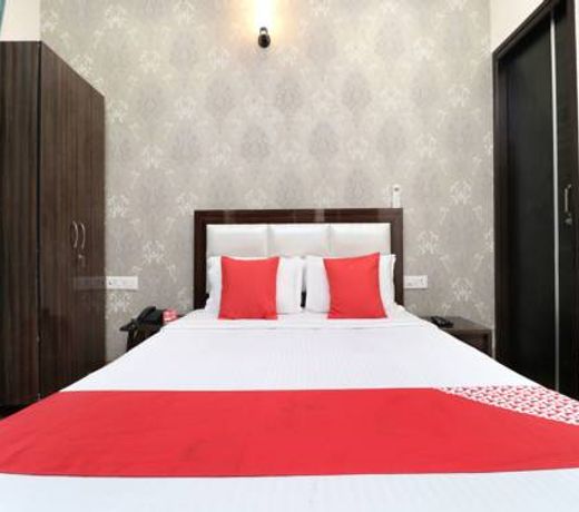 OYO 18476 Hotel Wisteria
