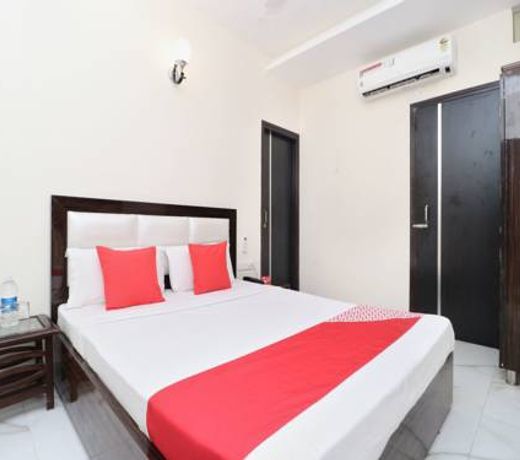 OYO 18476 Hotel Wisteria