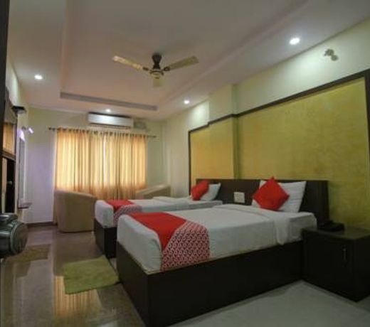 OYO 18410 Shree Sapthakoti Residency Parraadise Lodge