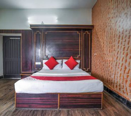 Hotel Lasa Grand