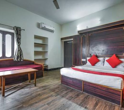 Hotel Lasa Grand