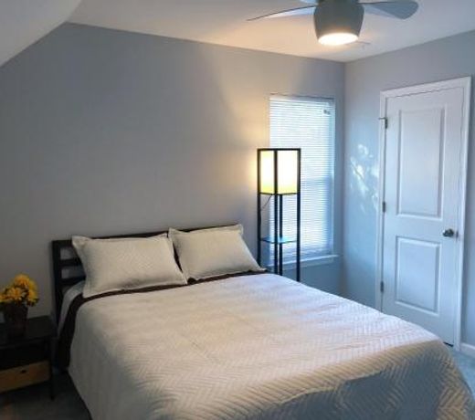 Upscale 5 bedroom house with First floor Master