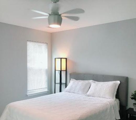 Upscale 5 bedroom house with First floor Master