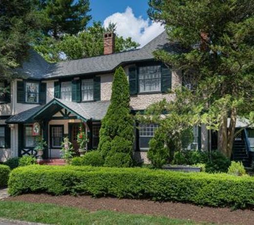 Pinecrest Bed & Breakfast