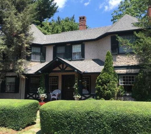 Pinecrest Bed & Breakfast