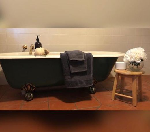 CLAYFIELD HOMESTEAD - rustic country accommodation