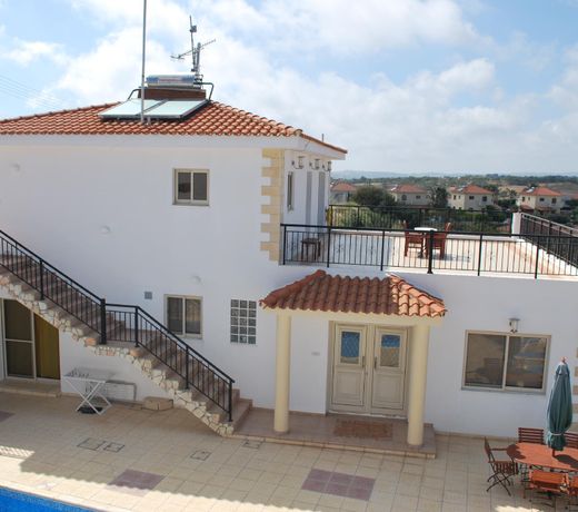 Luxury 4 Bedroom Villa with Private Swimming Pool