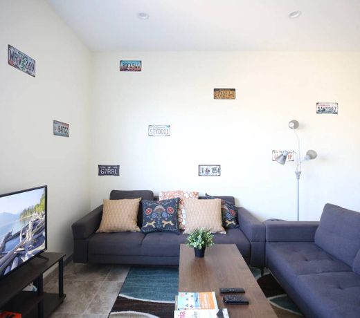 American Style in Hollywood w/ free parking 3BR2BA