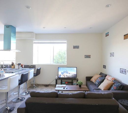 American Style in Hollywood w/ free parking 3BR2BA