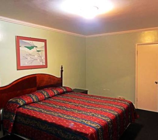 Casa Blanca Inn & Suites